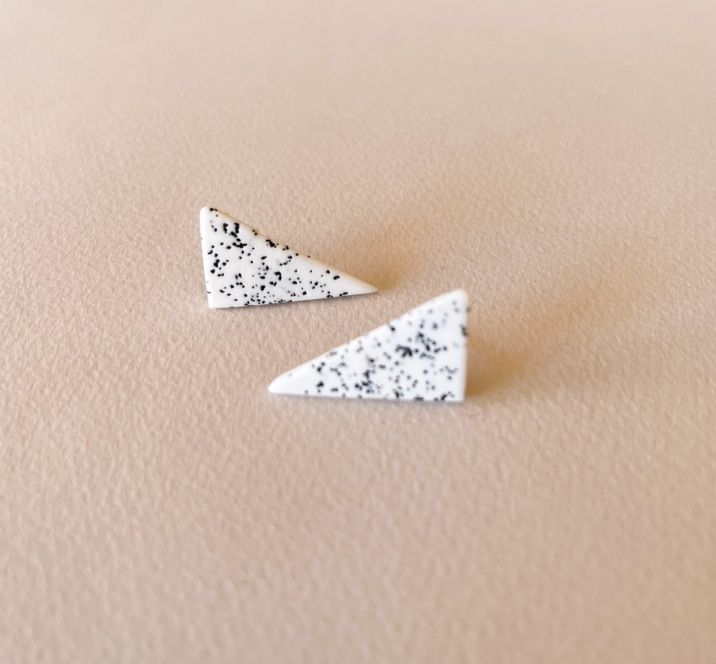 STUD earrings - triangle white speckled