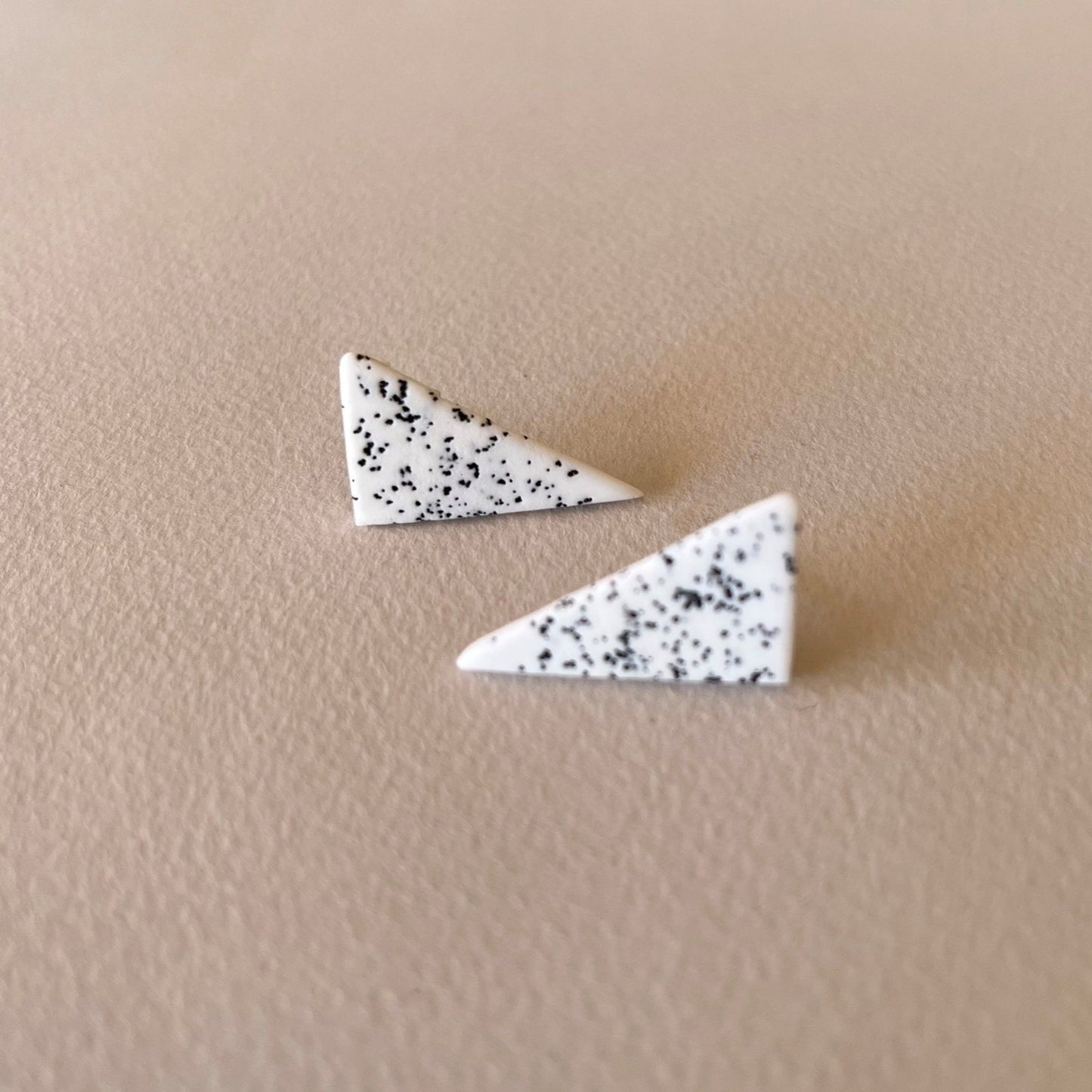 Modern minimalist white speckled triangle stud earrings handmade from polymer clay by Vertseas.